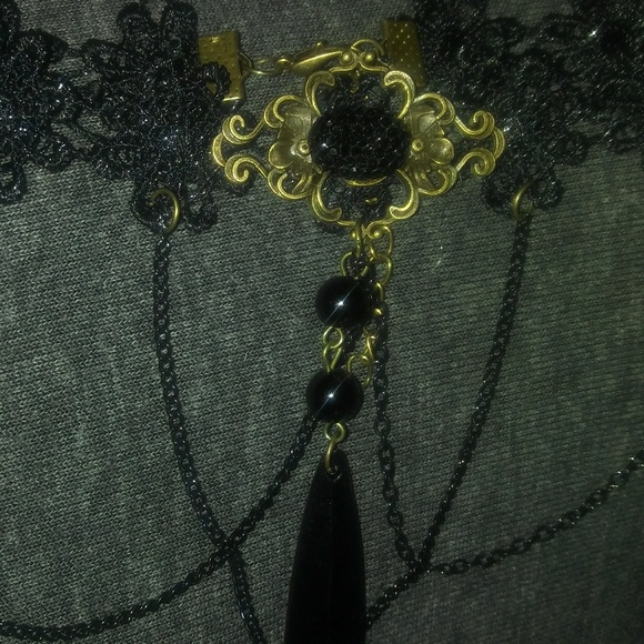 Royal Dangling Black Emblem Choker - Picture 3 of 4
